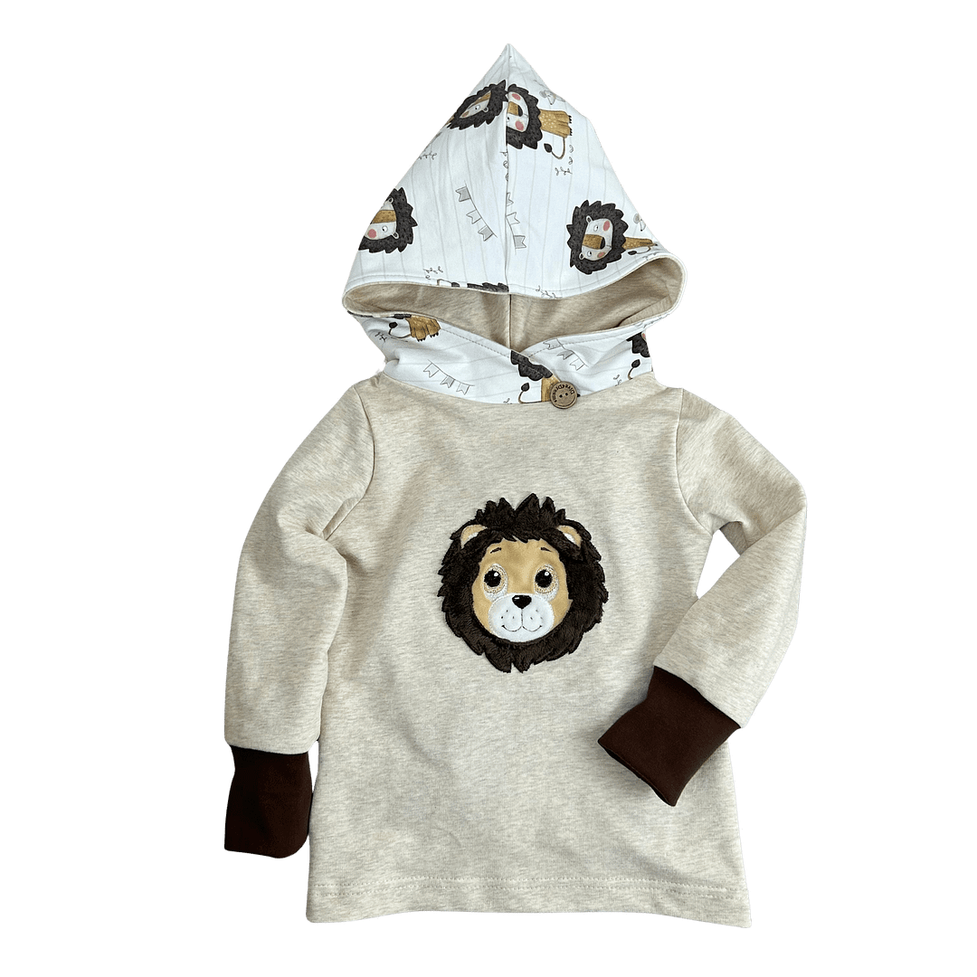 Mitwachsender handmade Hoodie für Babys & Kinder mit süßer Zipfelkapuze (Zwergenkapuze) und Löwenmotiv, handgemacht & individuell.