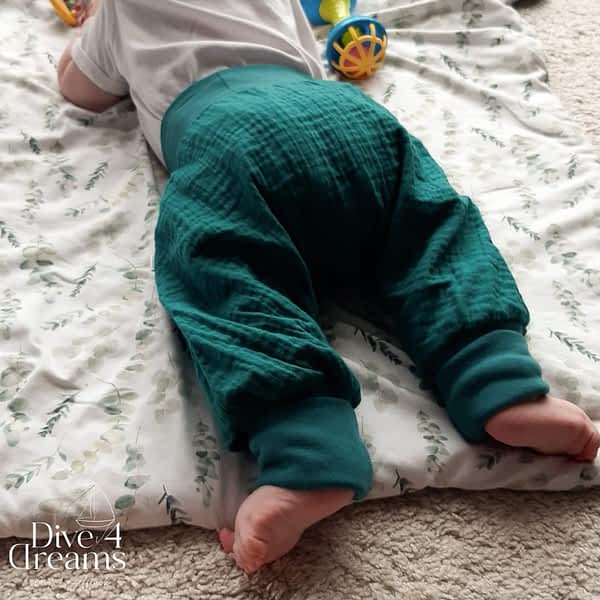 Handmade Kinderkleidung: Handgemachte Musselinhose aus Musselin für Babys & Kinder - mitwachsend, luftig & bequem - perfekte Pumphose für warme Sommertage