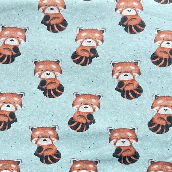 French Terry Stoff mit süßem Panda-Motiv auf blauem Hintergrund - nachhaltiger, weicher Stoff ideal für umweltbewusste, mitwachsende Baby- und Kinderkleidung