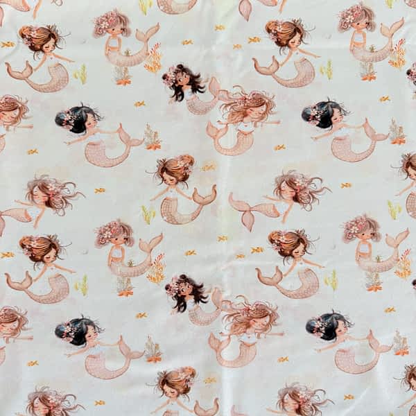 Weicher Jersey-Stoff mit zartem Meerjungfrauen-Motiv in Pastellfarben – ideal für handgemachte Kinderkleidung wie T-Shirts, Leggings oder Kleider