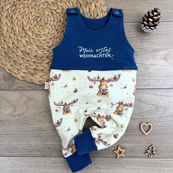 Handmade Strampler Weihnachten; Personalisiert mit Spruch ("Mein erstes Weihnachten"); Motiv: Elch, Geschenke, Christbaumkugeln, Sterne